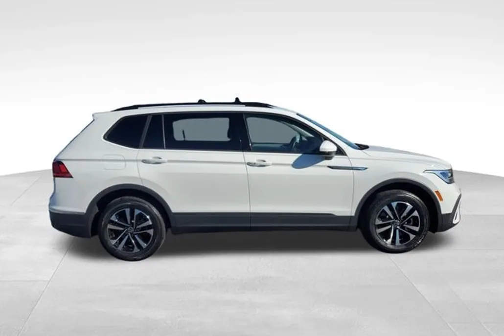 2023 Volkswagen Tiguan S photo 1