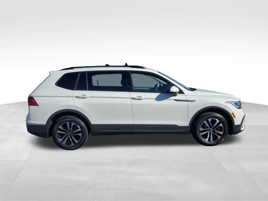 2023 Volkswagen Tiguan S photo 1