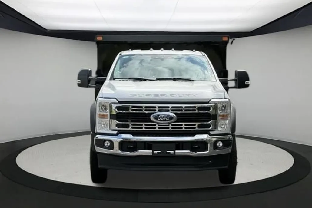 2024 Ford F-550 XL photo 1