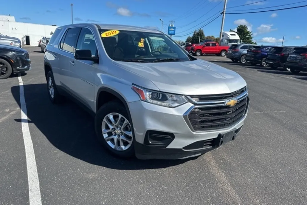 2019 Chevrolet Traverse LS photo 1