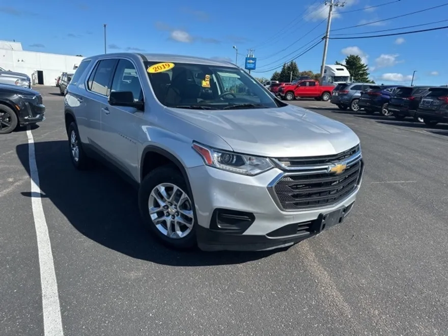 2019 Chevrolet Traverse LS photo 1