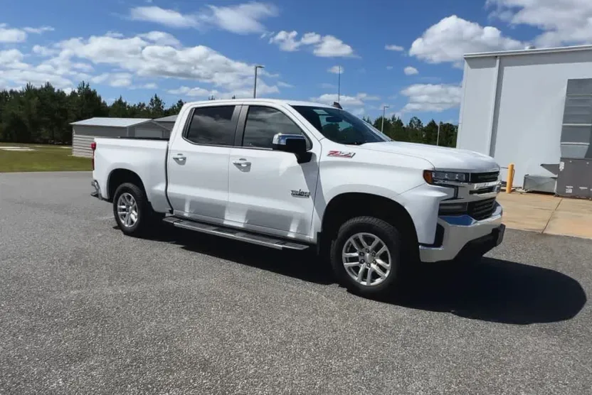 2019 Chevrolet Silverado 1500 LT photo 1