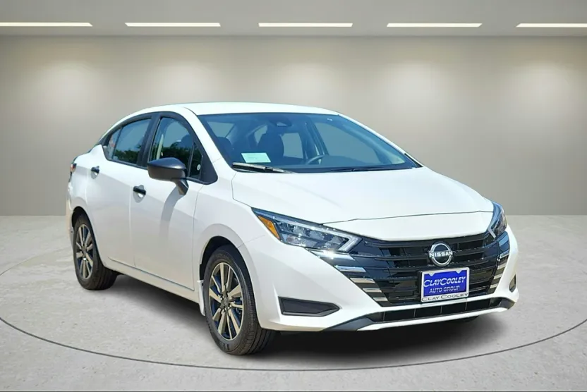 2025 Nissan Versa 1.6 S photo 1