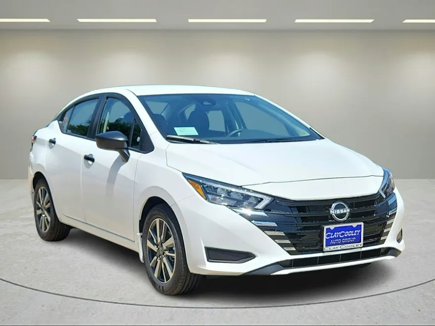 2025 Nissan Versa 1.6 S photo 1