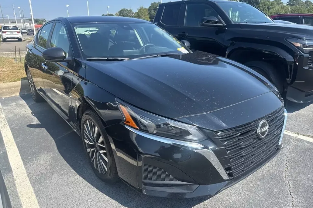 2024 Nissan Altima 2.5 SV photo 1