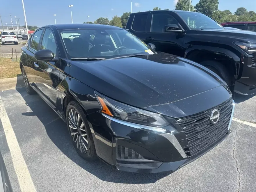 2024 Nissan Altima 2.5 SV photo 1