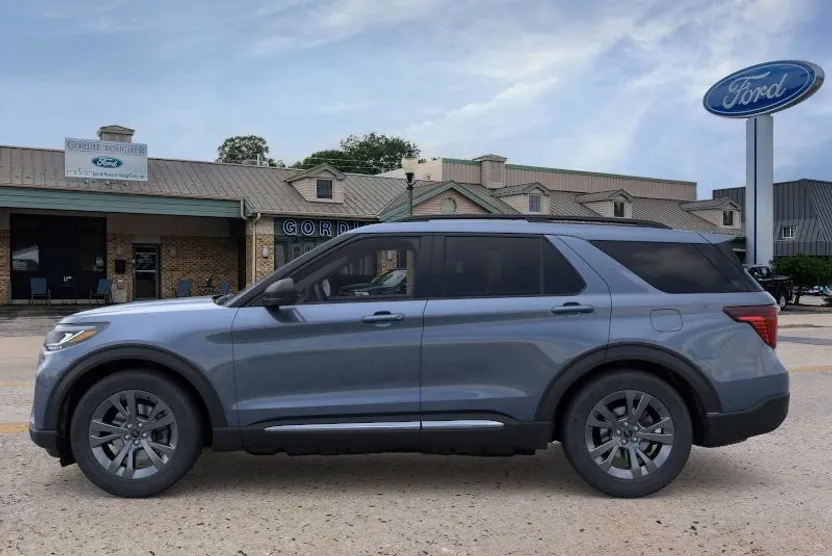 2025 Ford Explorer photo 1