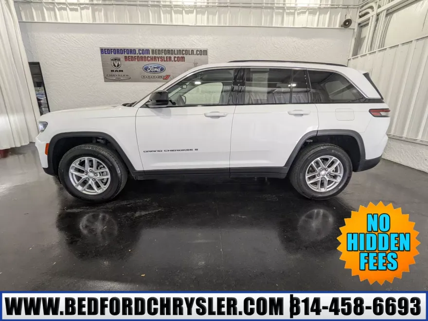 2023 Jeep Grand Cherokee Laredo photo 1