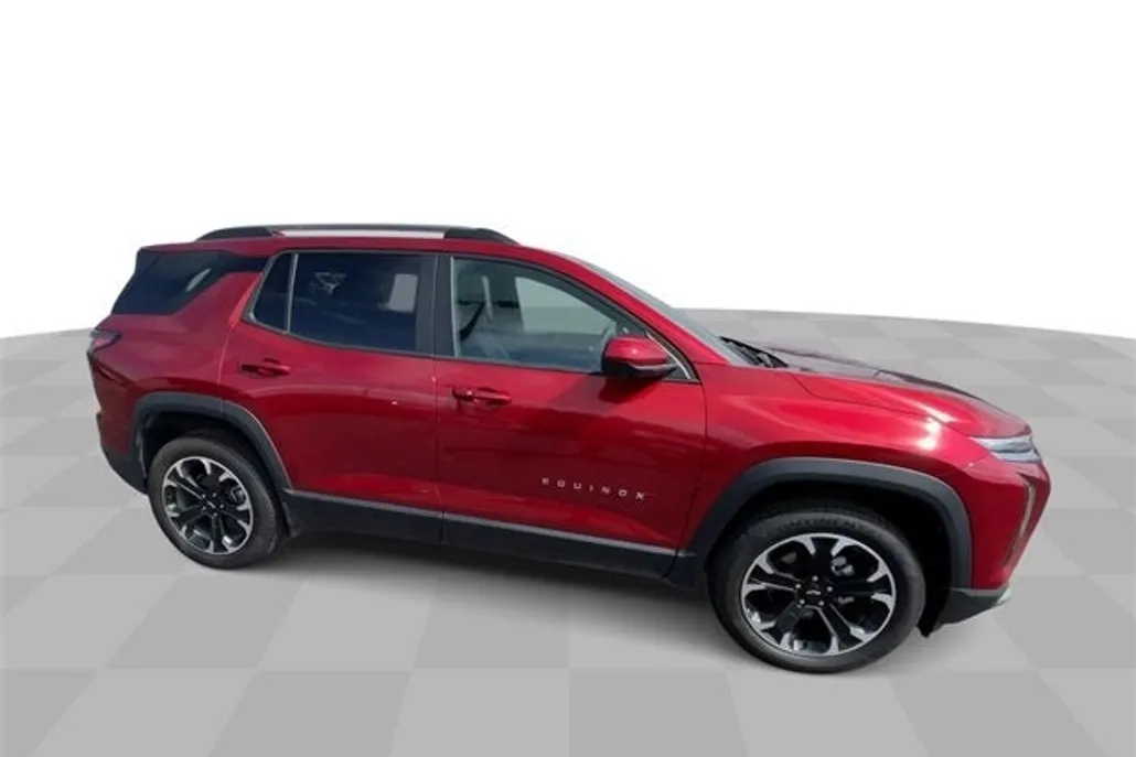 2025 Chevrolet Equinox LT photo 1