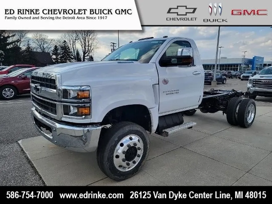 2024 Chevrolet Silverado 6500HD Work Truck photo 1