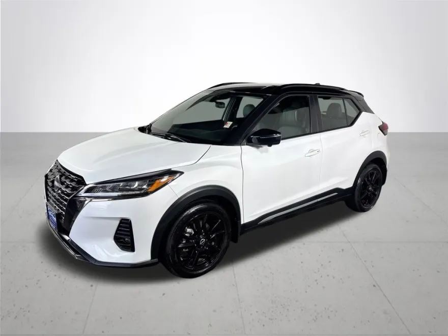 2023 Nissan Kicks SR photo 1
