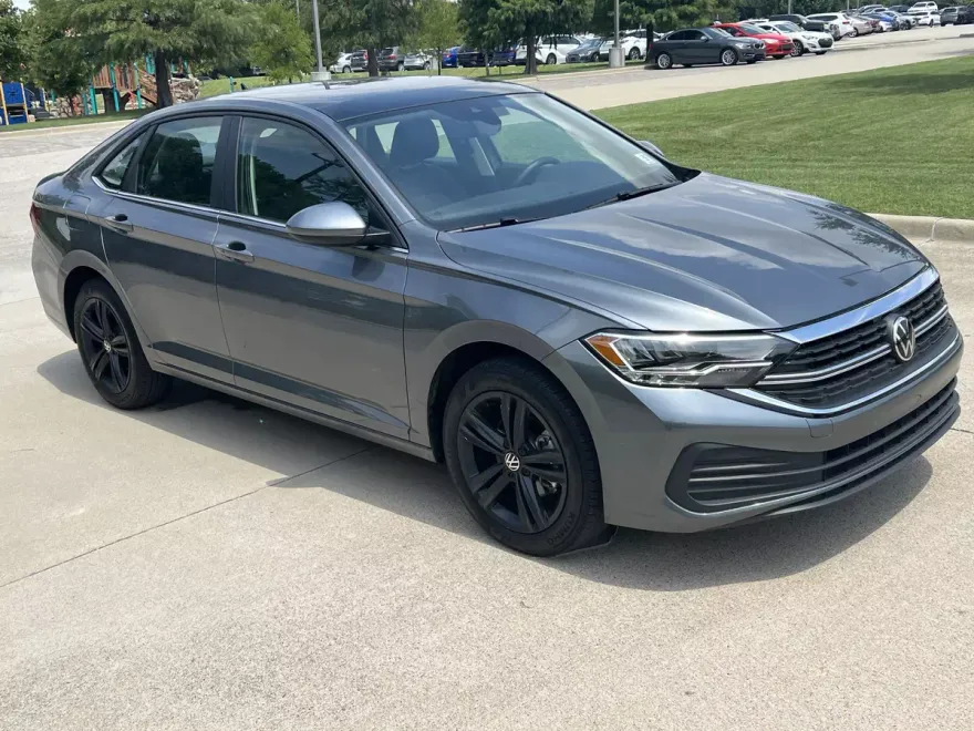 2024 Volkswagen Jetta SE photo 1