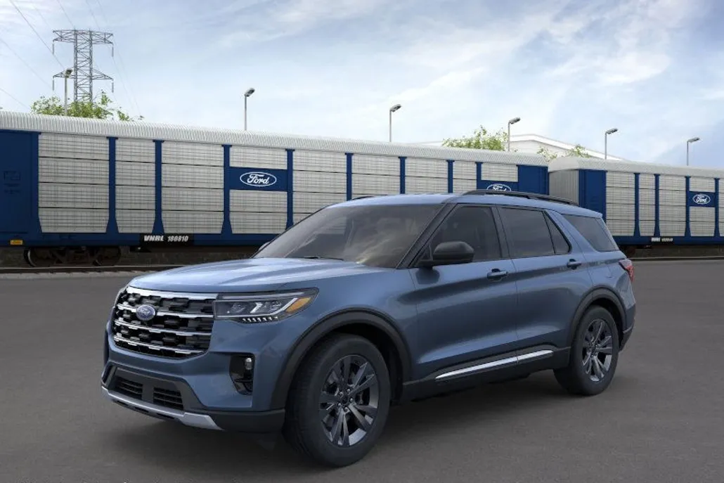 2025 Ford Explorer photo 1
