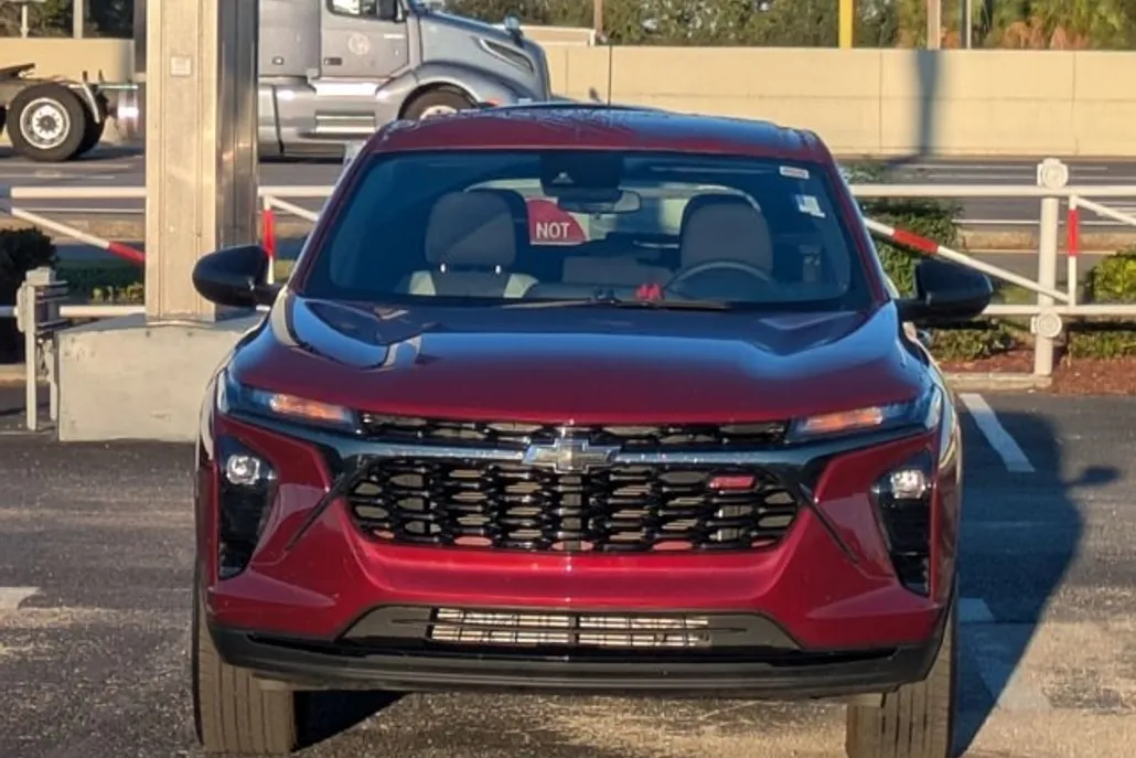 2024 Chevrolet Trax photo 1