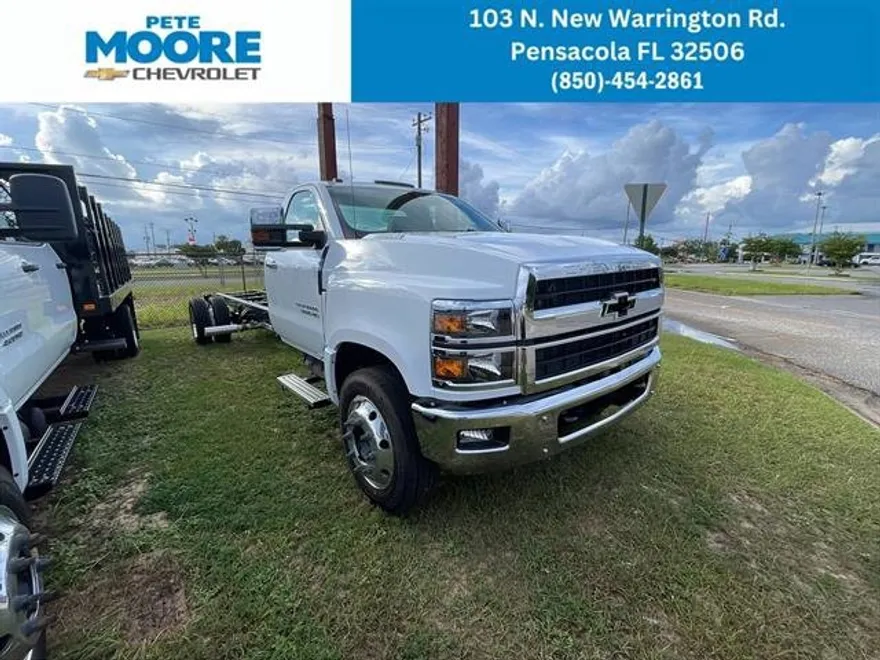 2024 Chevrolet Silverado 6500HD Work Truck photo 1