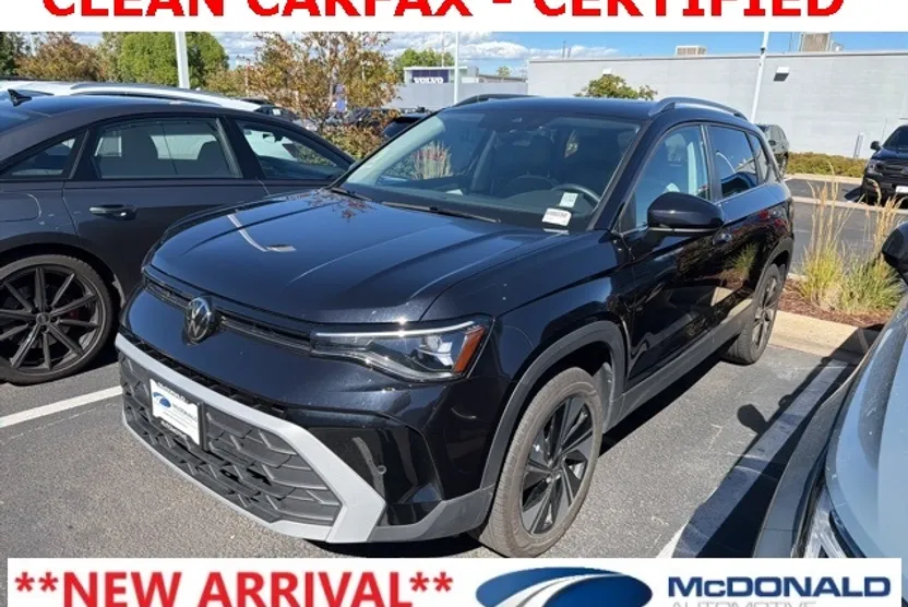 2025 Volkswagen Taos SE photo 1