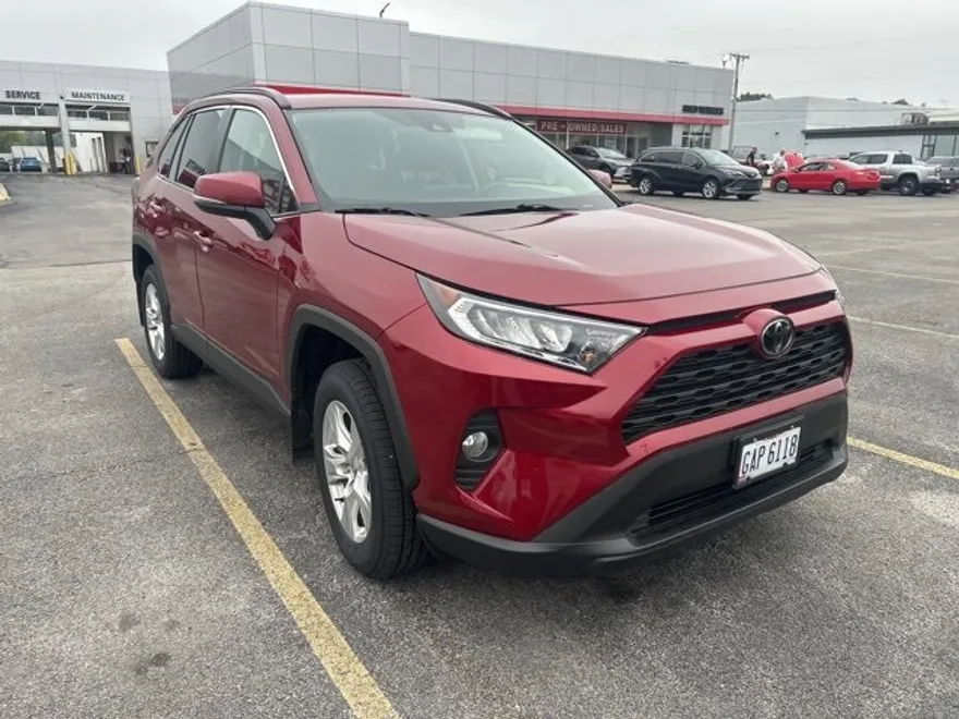 2020 Toyota RAV4 XLE photo 1