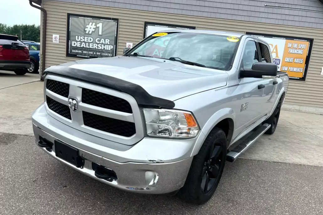 2015 Ram 1500 SLT photo 1