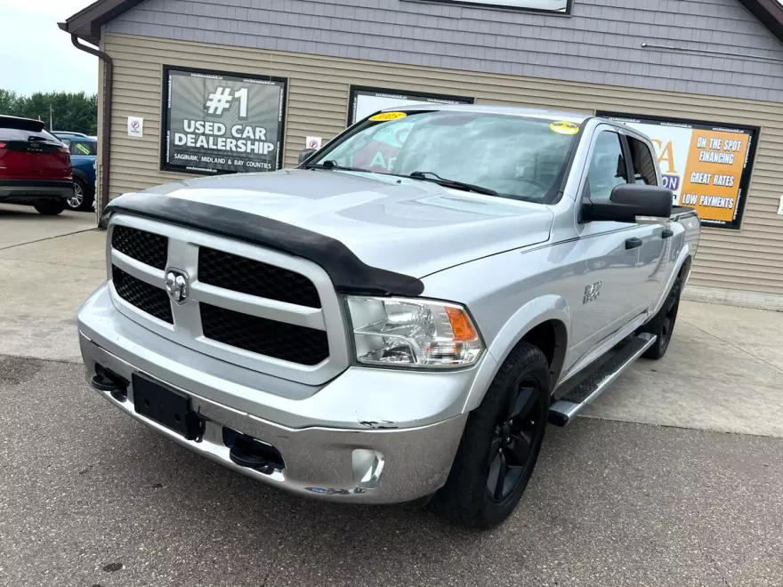 2015 Ram 1500 SLT photo 1