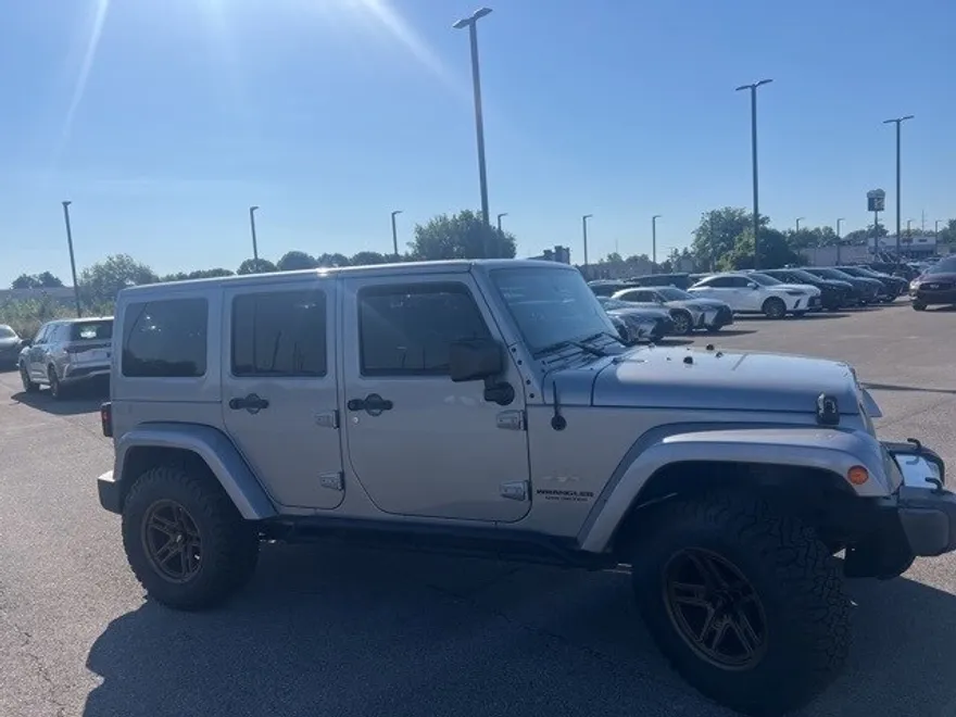 2015 Jeep Wrangler Unlimited Sahara photo 1