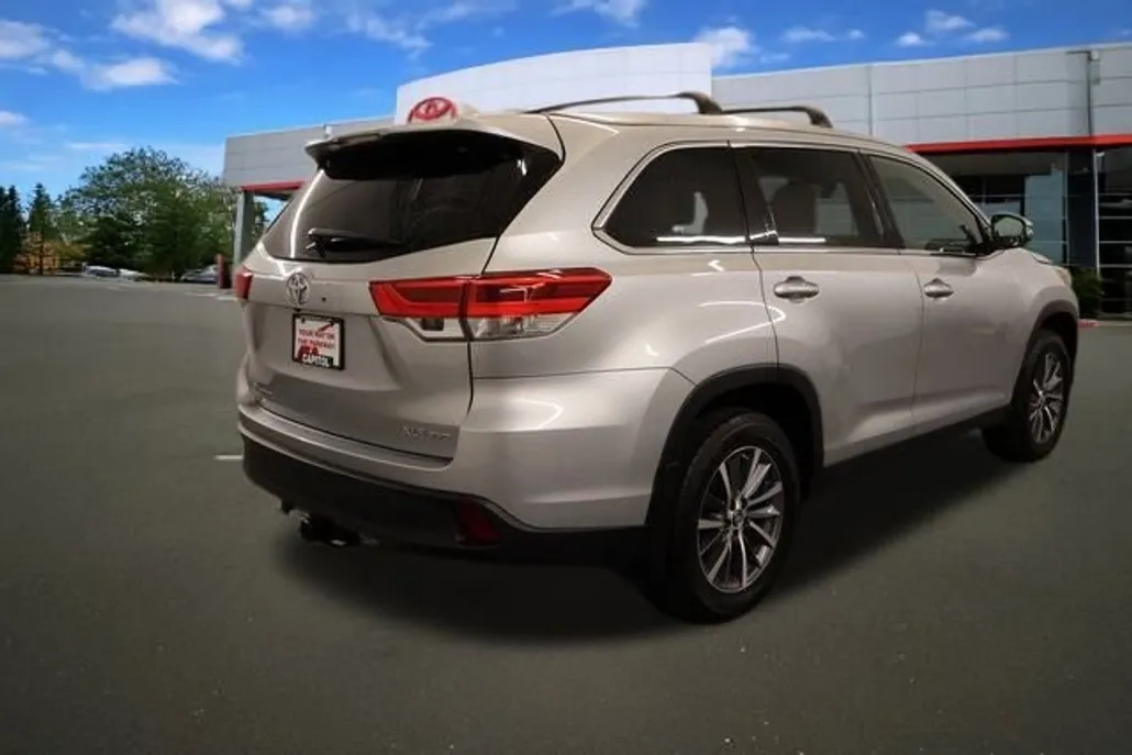 2019 Toyota Highlander XLE photo 1