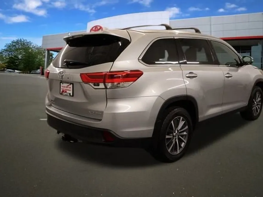2019 Toyota Highlander XLE photo 1