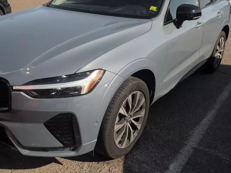 2023 Volvo XC60 B5 Plus photo 1
