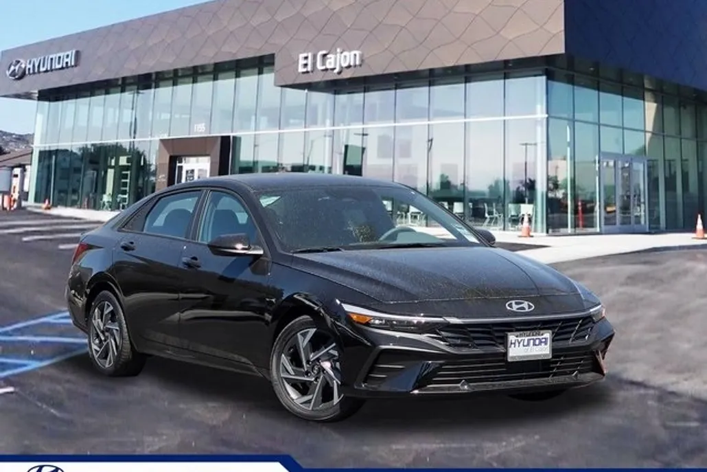 2025 Hyundai Elantra SEL Sport photo 1
