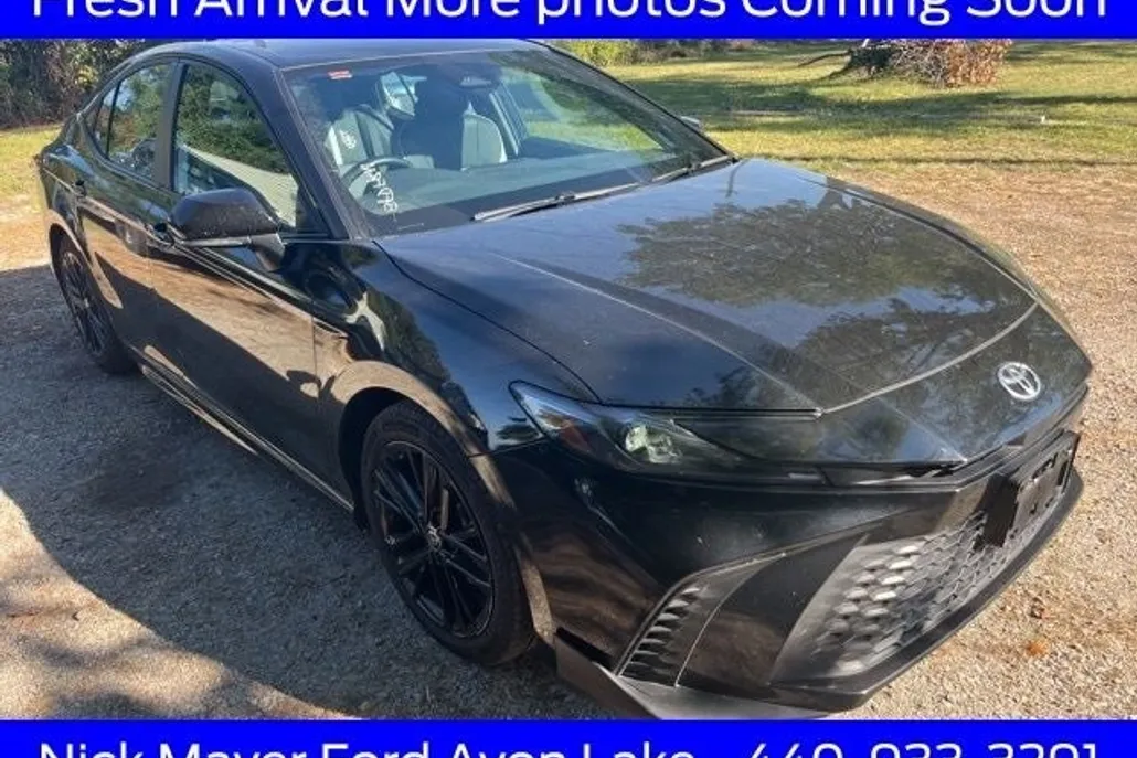 2025 Toyota Camry SE photo 1