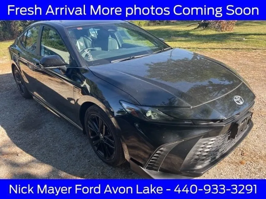 2025 Toyota Camry SE photo 1