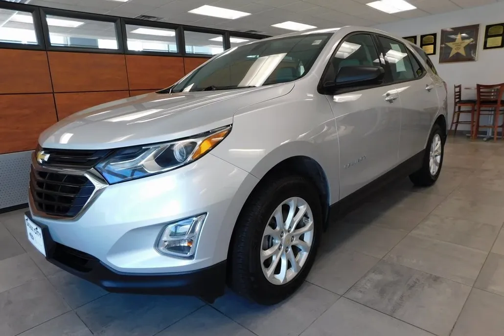 2018 Chevrolet Equinox LS photo 1