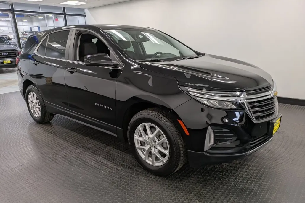 2022 Chevrolet Equinox LT photo 1