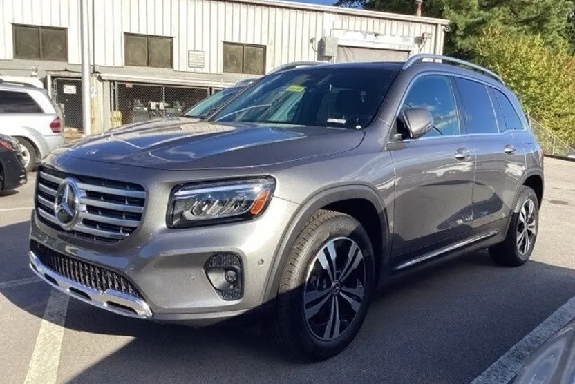 2025 Mercedes Benz GLB 250 photo 1