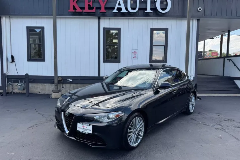 2017 Alfa Romeo Giulia Ti photo 1
