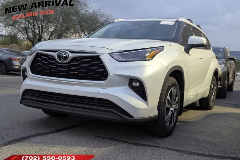 2022 Toyota Highlander XLE photo 1