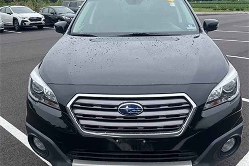 2017 Subaru Outback 2.5i Touring photo 1