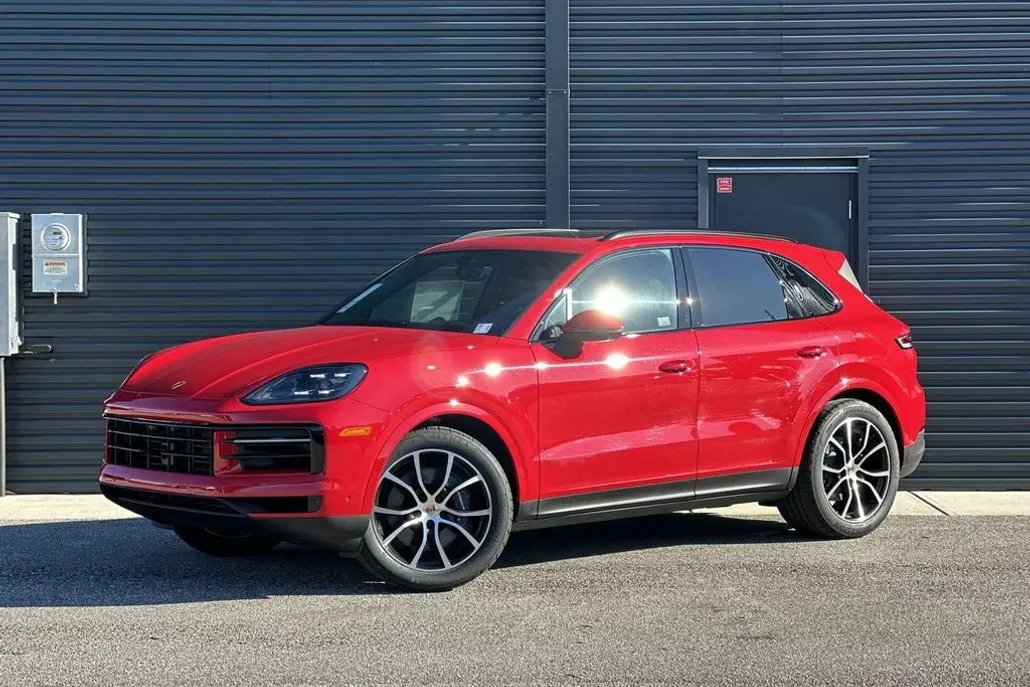 2025 Porsche Cayenne Base photo 1