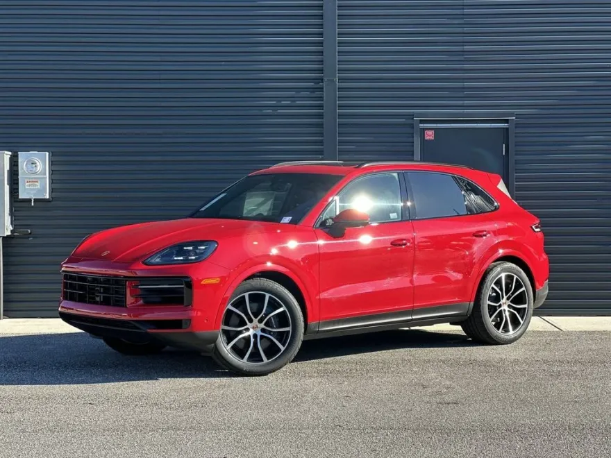 2025 Porsche Cayenne Base photo 1