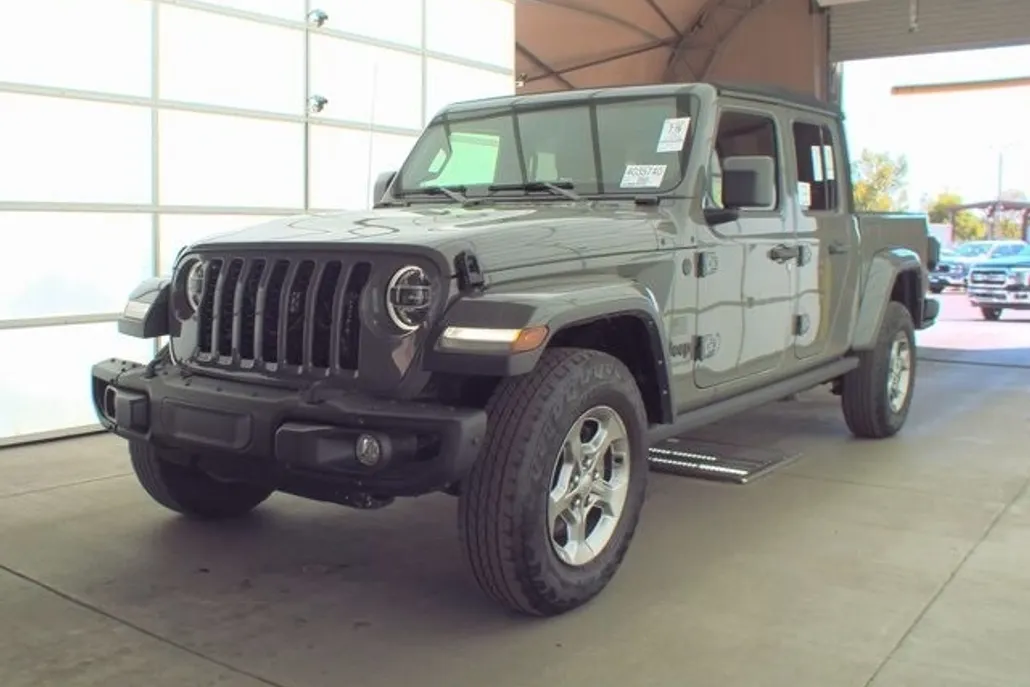 2021 Jeep Gladiator Sport photo 1