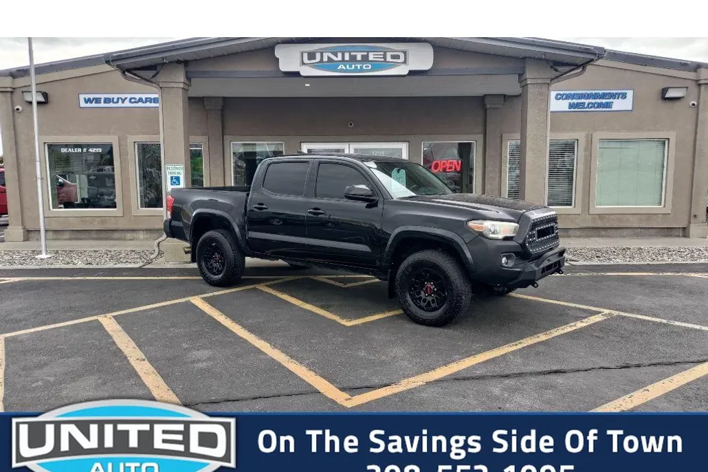 2017 Toyota Tacoma SR5 photo 1