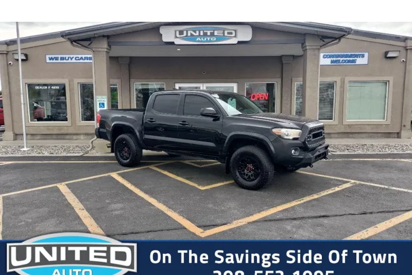 2017 Toyota Tacoma SR5 photo 1