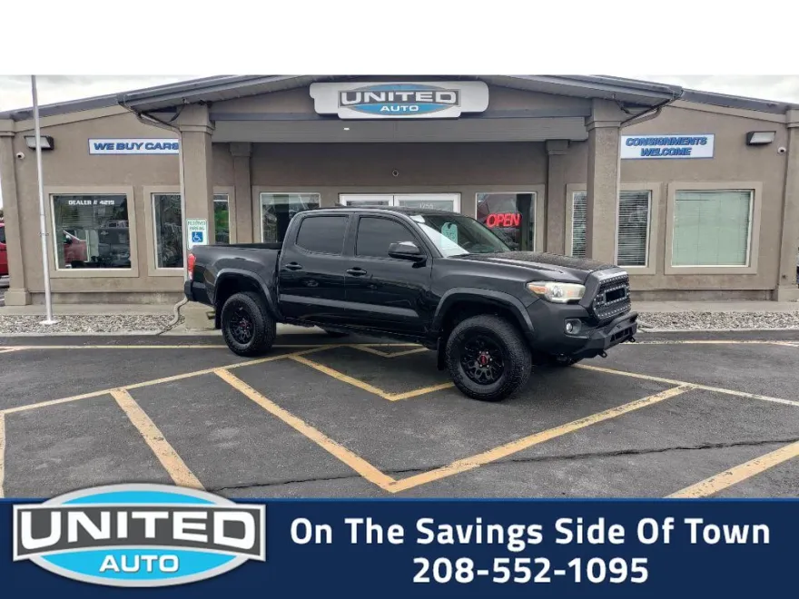 2017 Toyota Tacoma SR5 photo 1