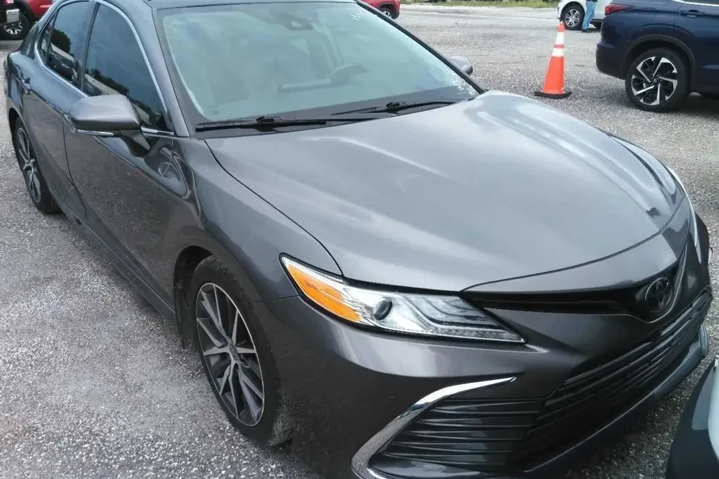 2023 Toyota Camry XLE photo 1