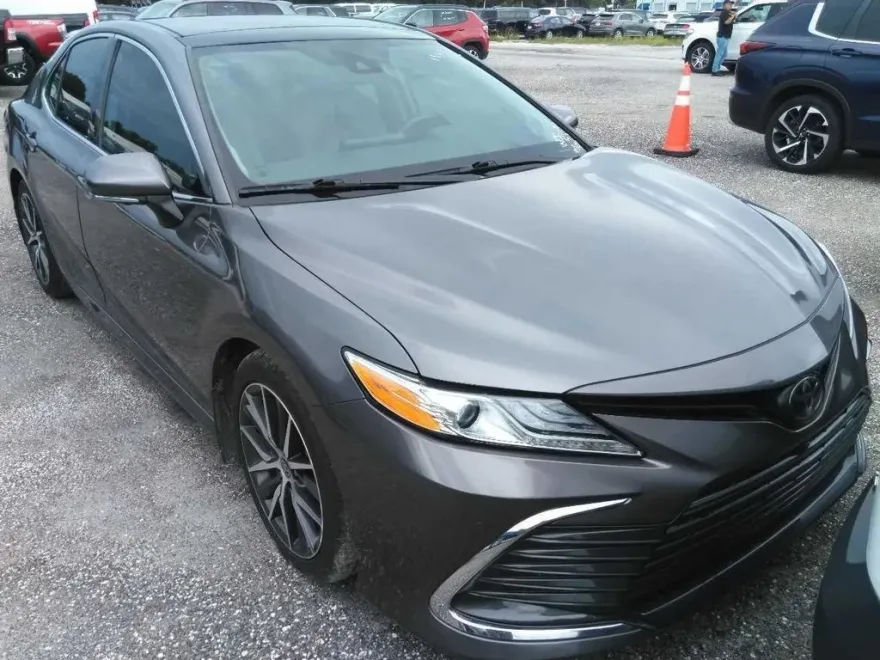 2023 Toyota Camry XLE photo 1