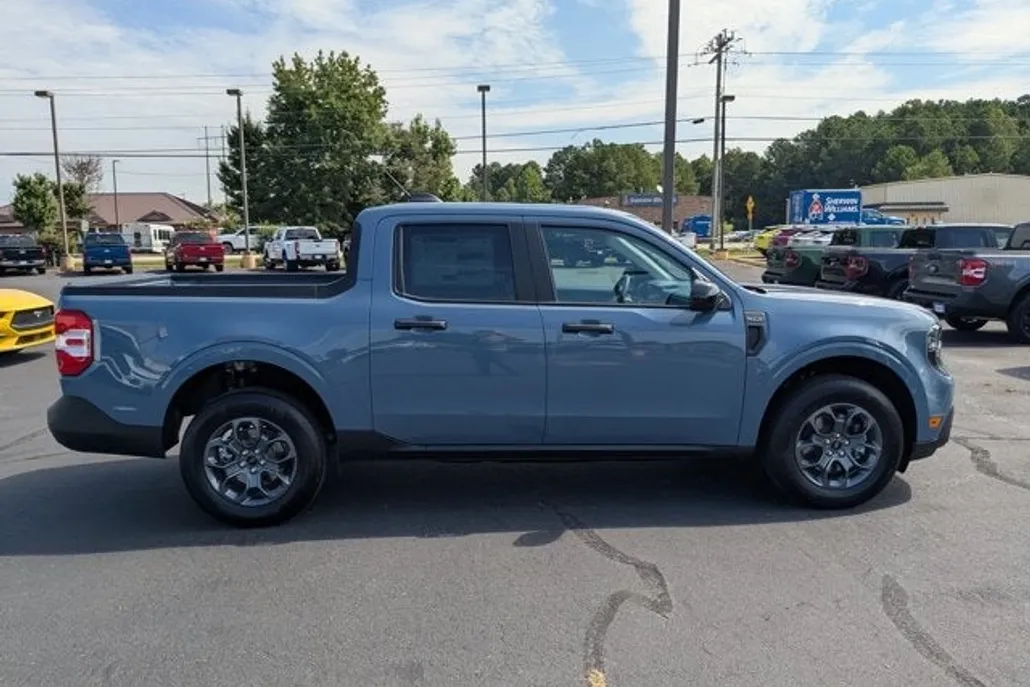2025 Ford Maverick XLT photo 1