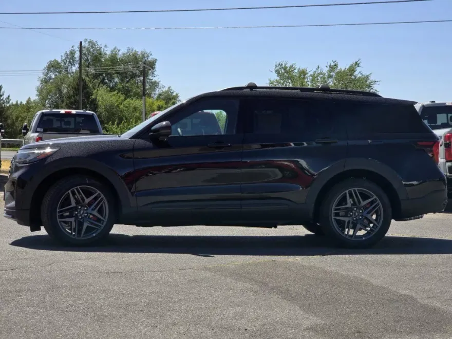 2025 Ford Explorer ST photo 1