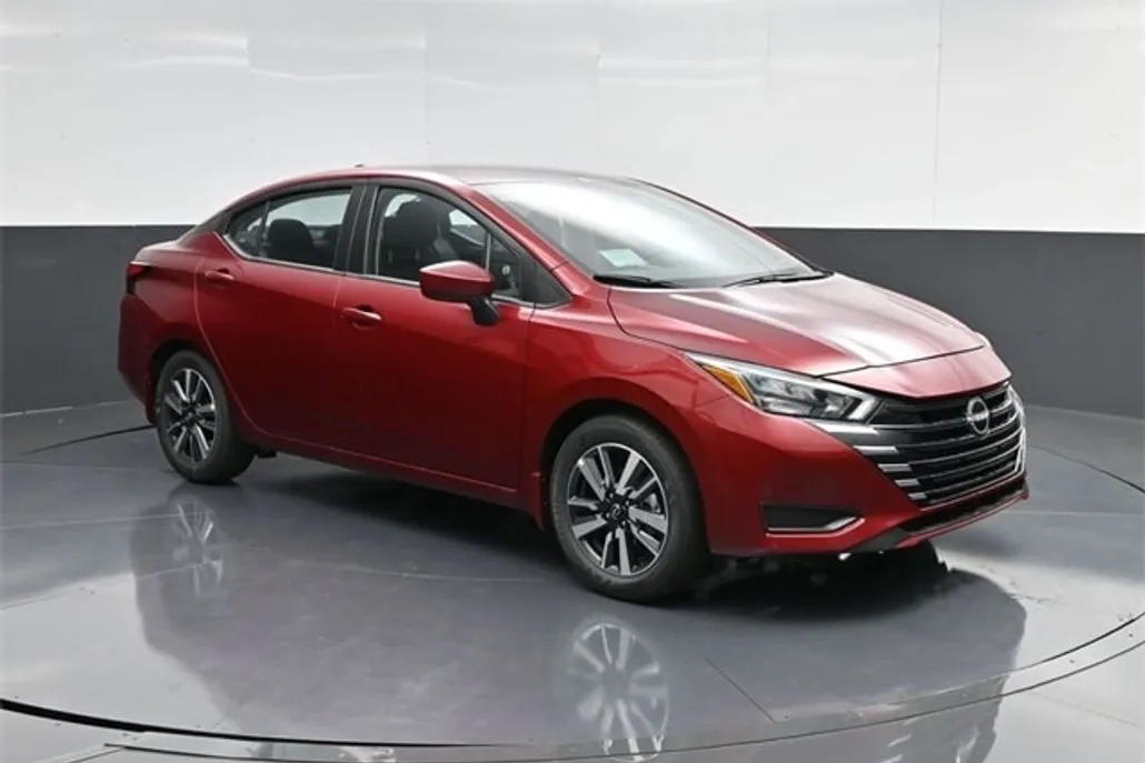 2025 Nissan Versa 1.6 SV photo 1