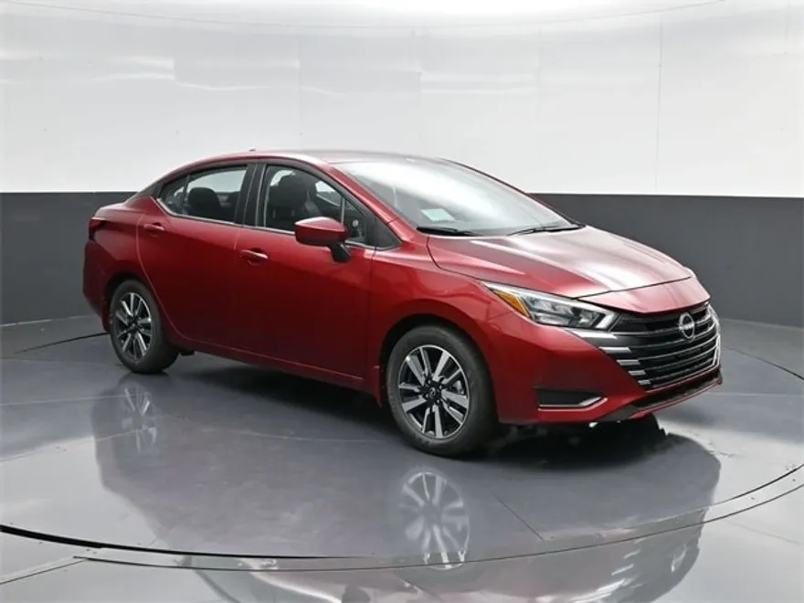 2025 Nissan Versa 1.6 SV photo 1