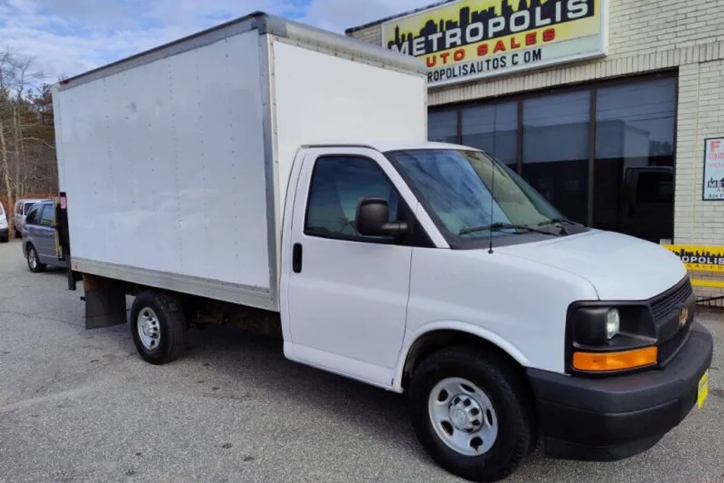 2017 Chevrolet Express 3500 Cutaway photo 1