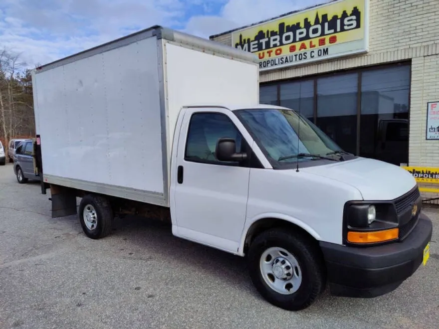 2017 Chevrolet Express 3500 Cutaway photo 1